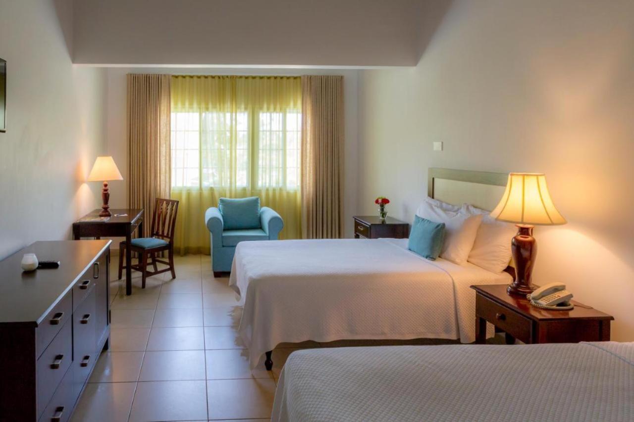 Hotel The Liguanea Club Kingston Esterno foto