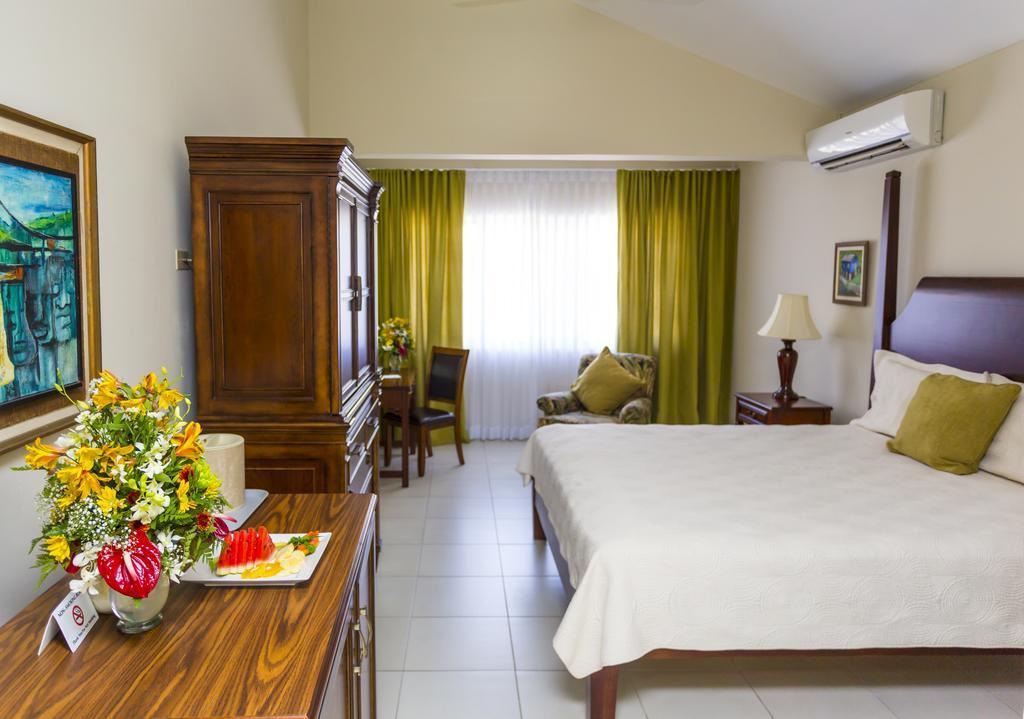 Hotel The Liguanea Club Kingston Esterno foto