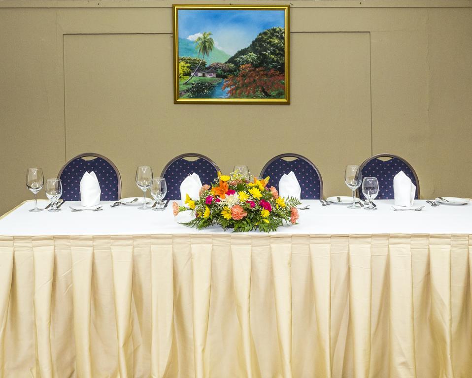 Hotel The Liguanea Club Kingston Esterno foto
